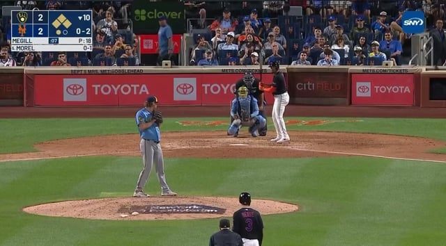 Mets walks off the Brewers on third baseman’s throwing error in the 10th inning!