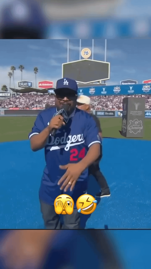 Dave Roberts twerking on Ice Cube is crazy
